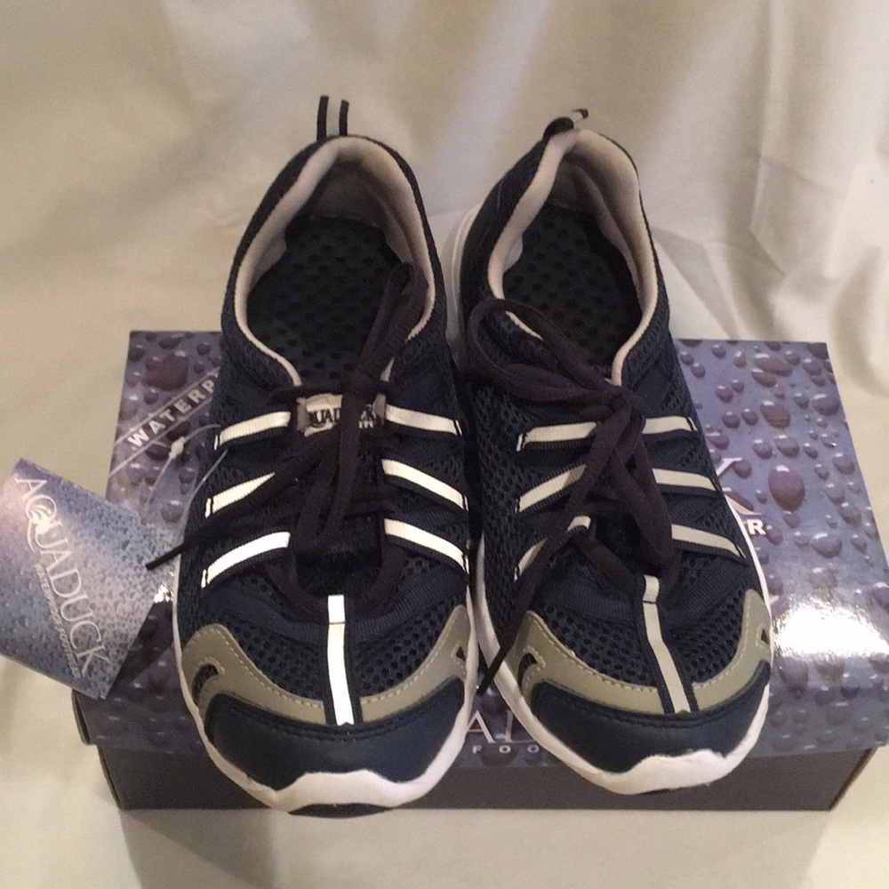 NEW AQUADUCK FOOTWEAR BAYSIDE NAVY SIZE 7.5
